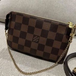 LV mini pochette accessoire